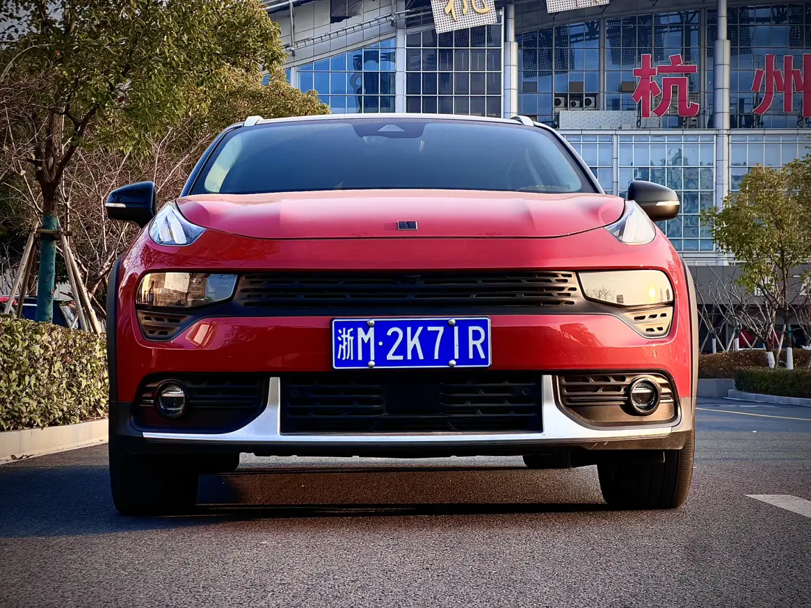 Lynk & Co 02  из Китая