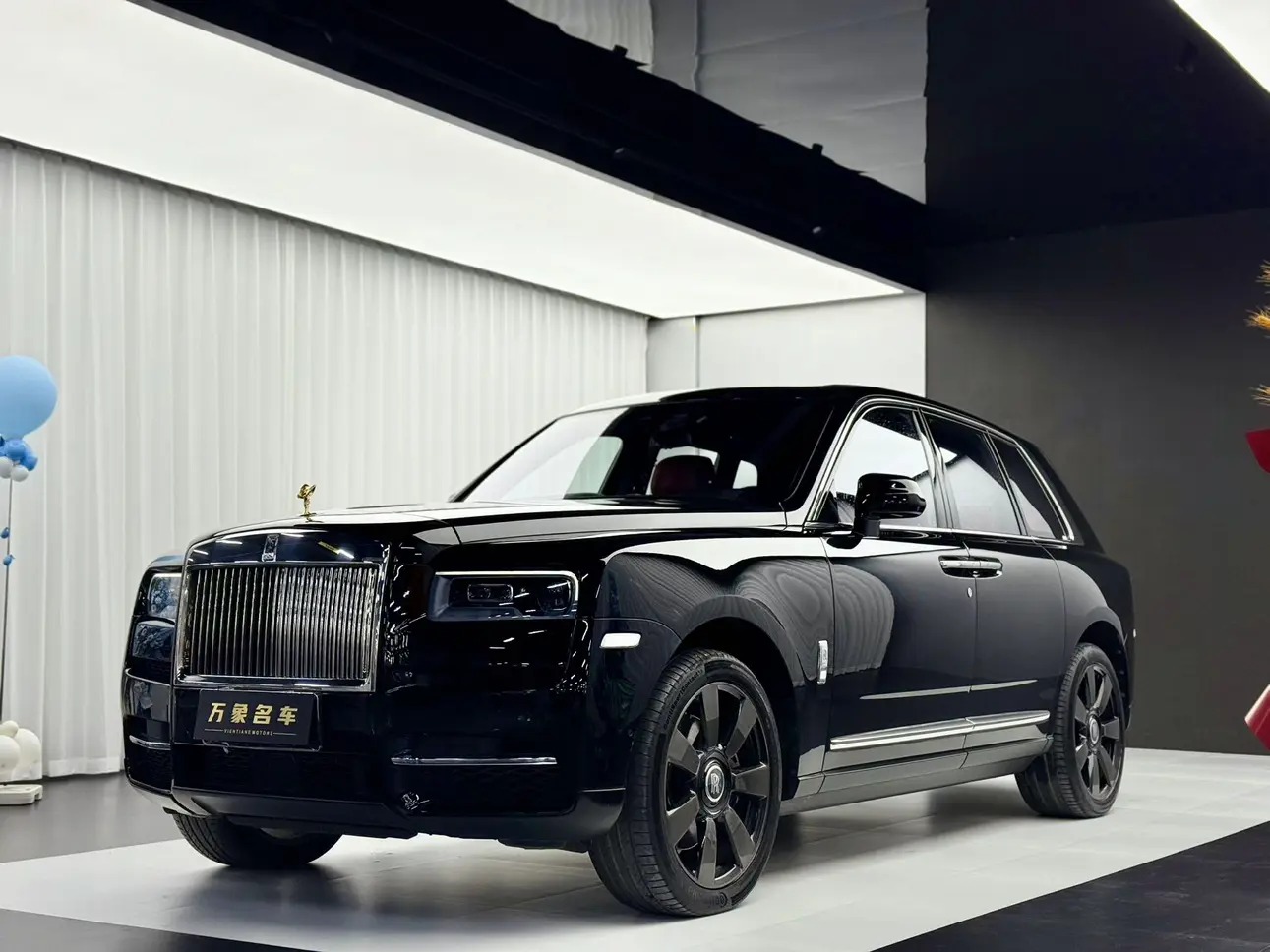 Rolls Royce Cullinan  из Китая
