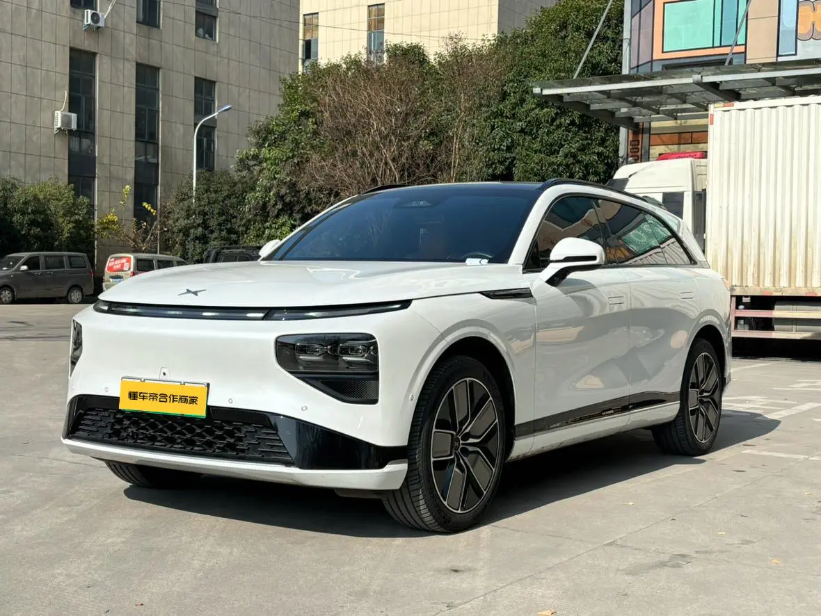 Xpeng G9  из Китая