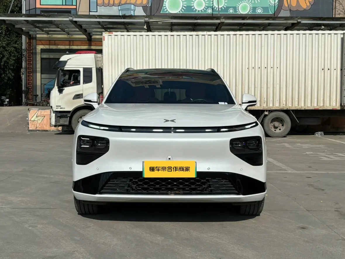 Xpeng G9  из Китая