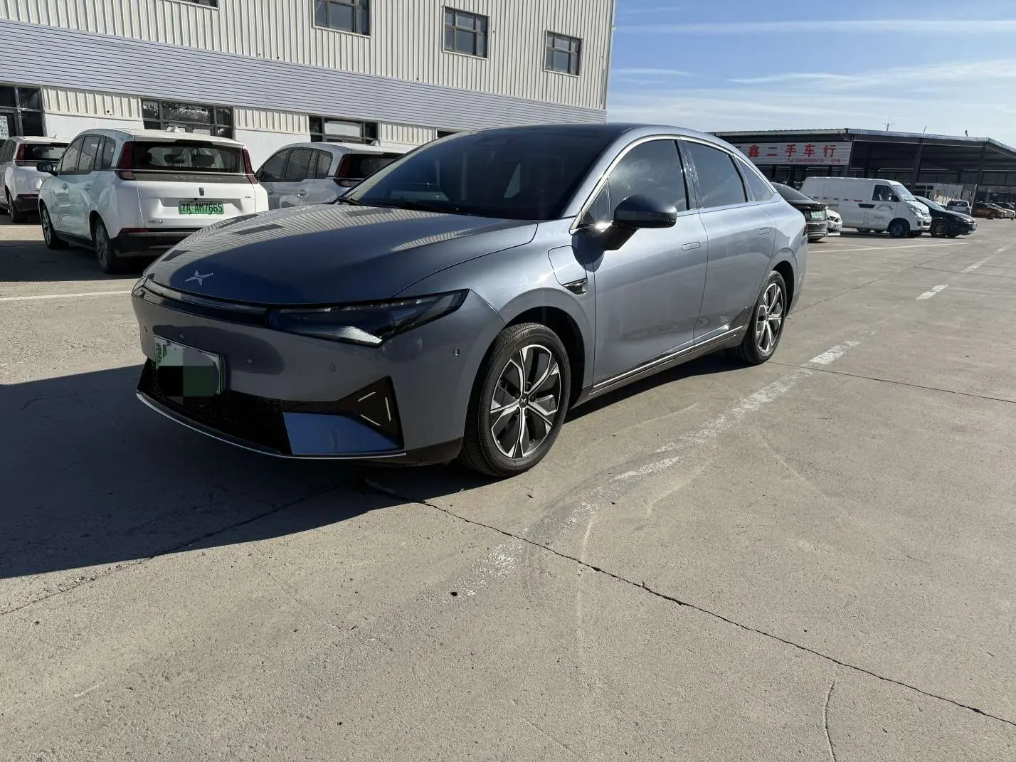 Xpeng P5  из Китая