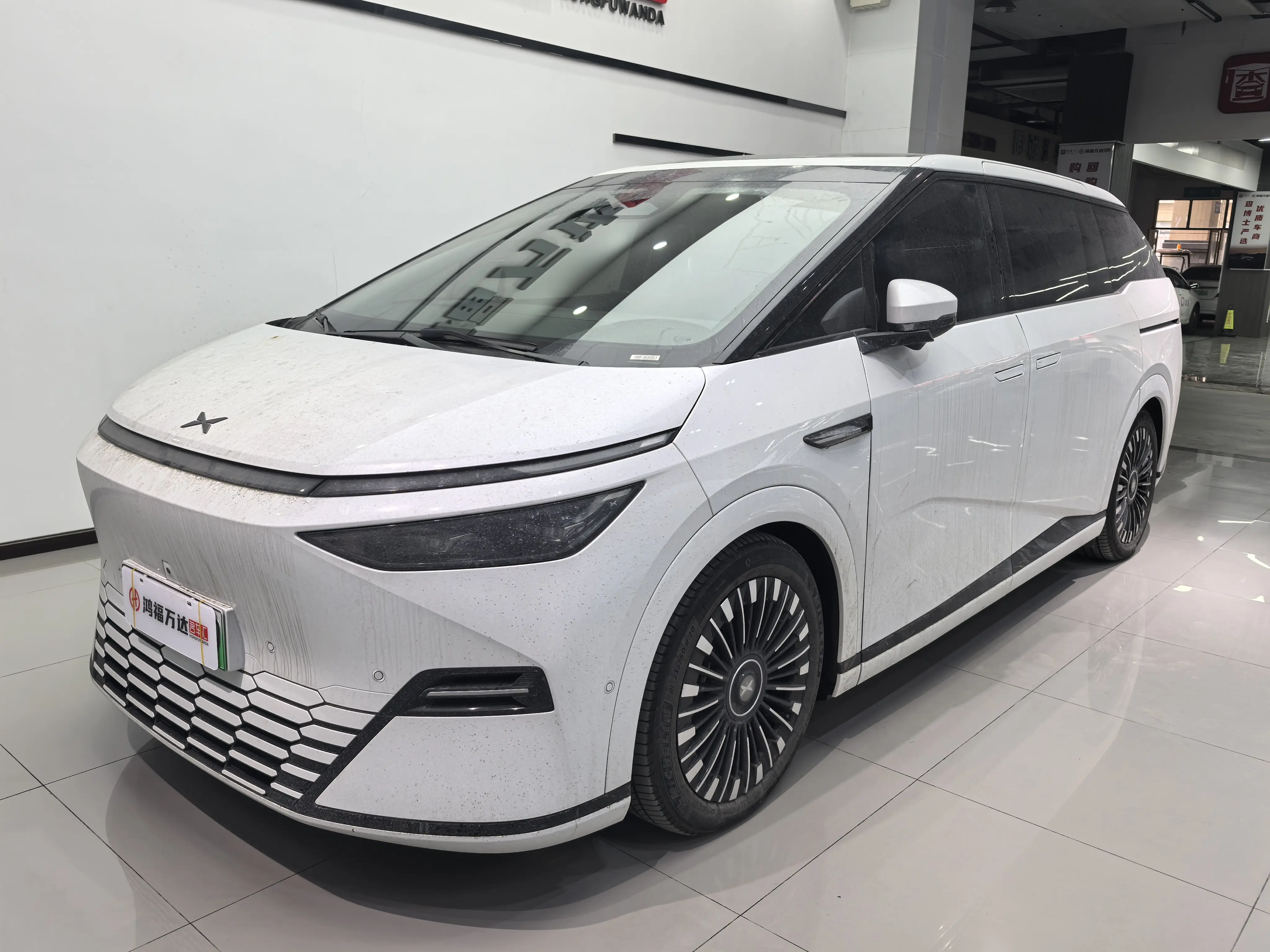 Xpeng X9  из Китая