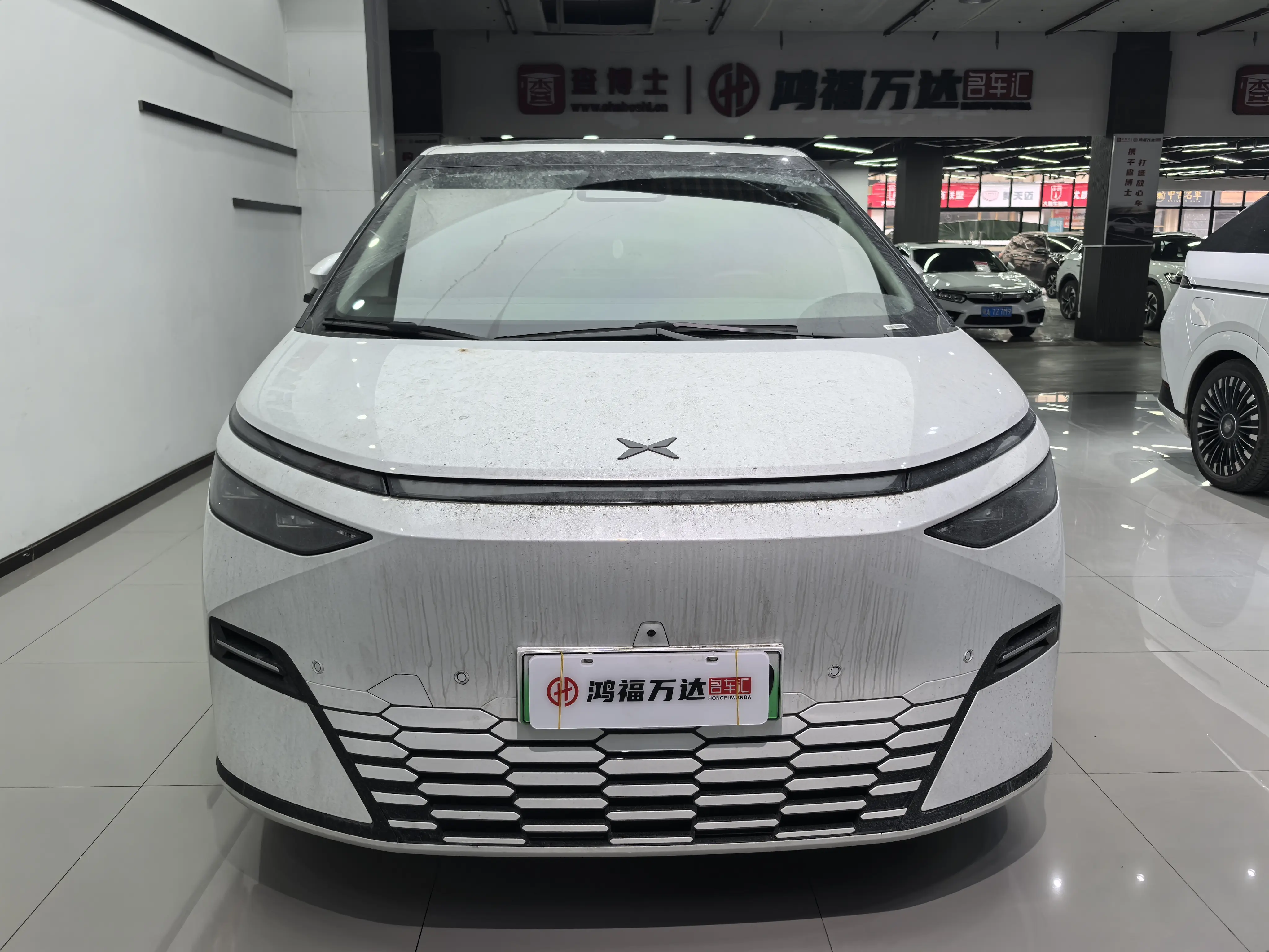 Xpeng X9  из Китая