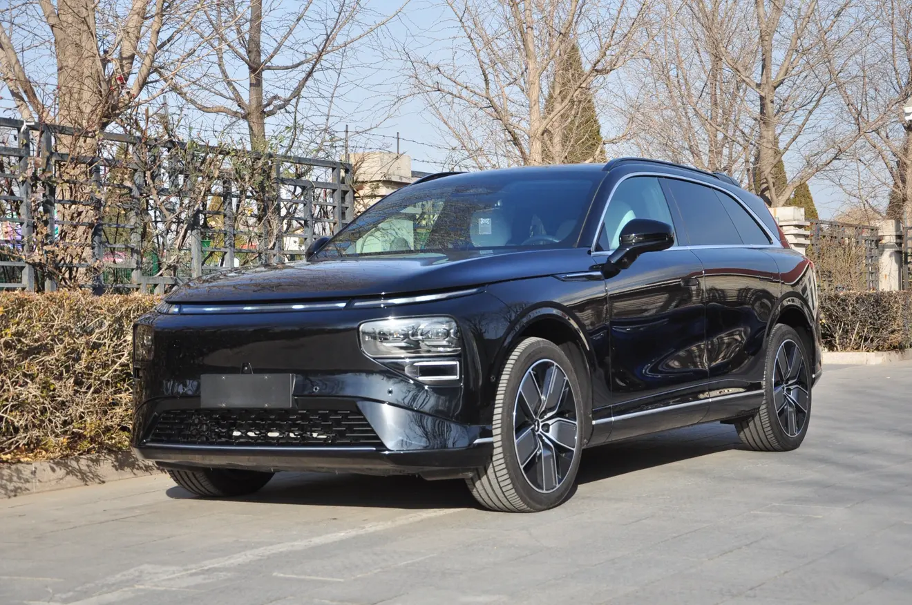 Xpeng G9  из Китая