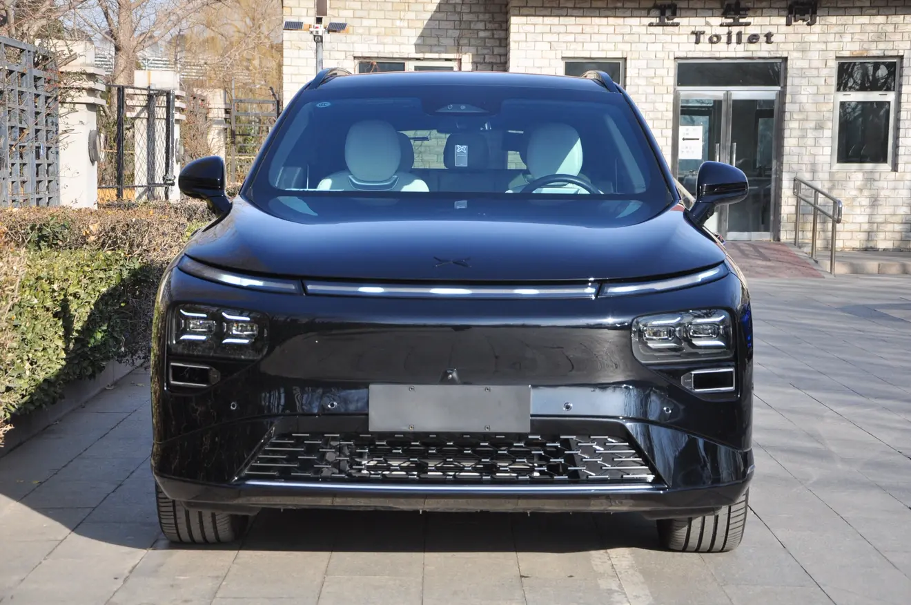 Xpeng G9  из Китая