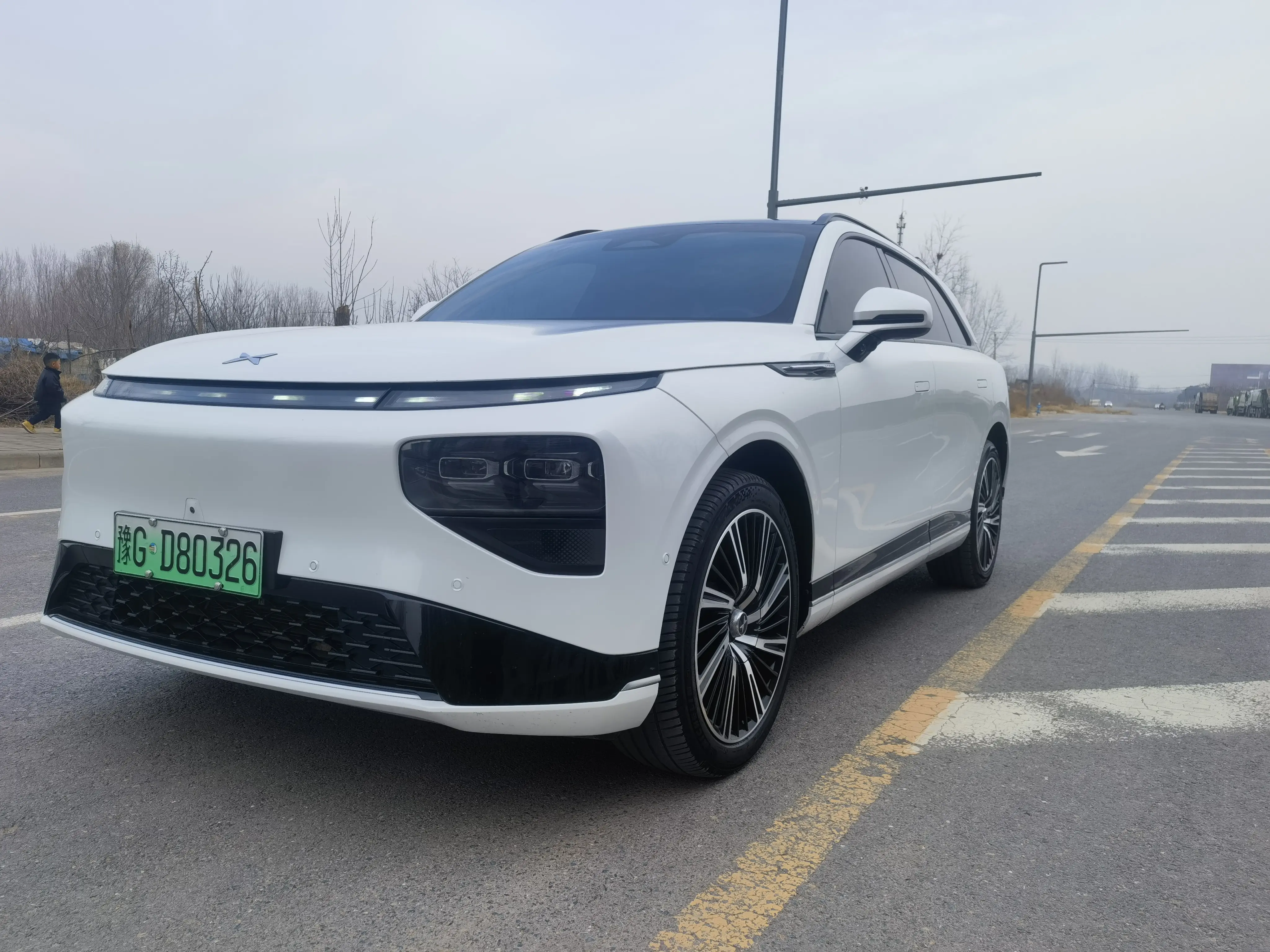 Xpeng G9  из Китая