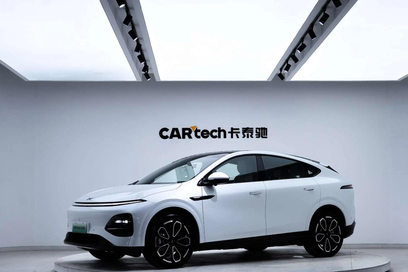 Xpeng G6  из Китая