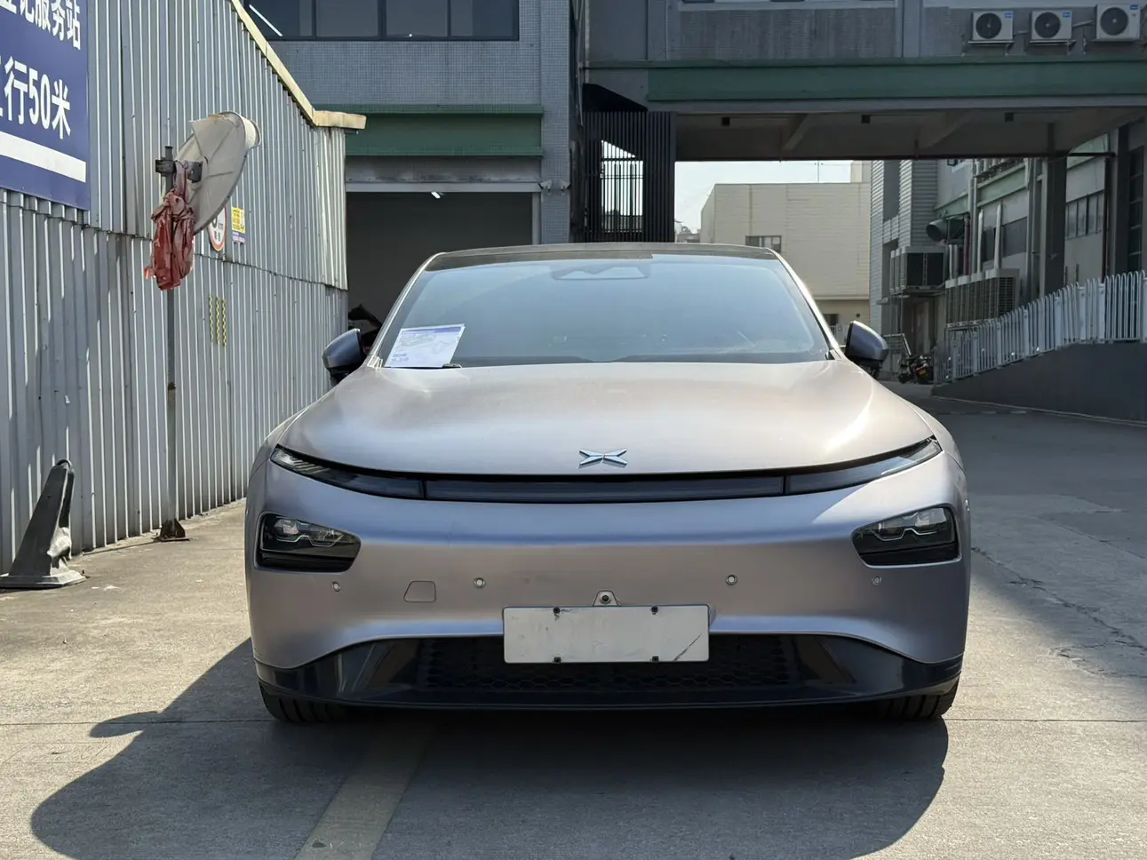 Xpeng P7  из Китая