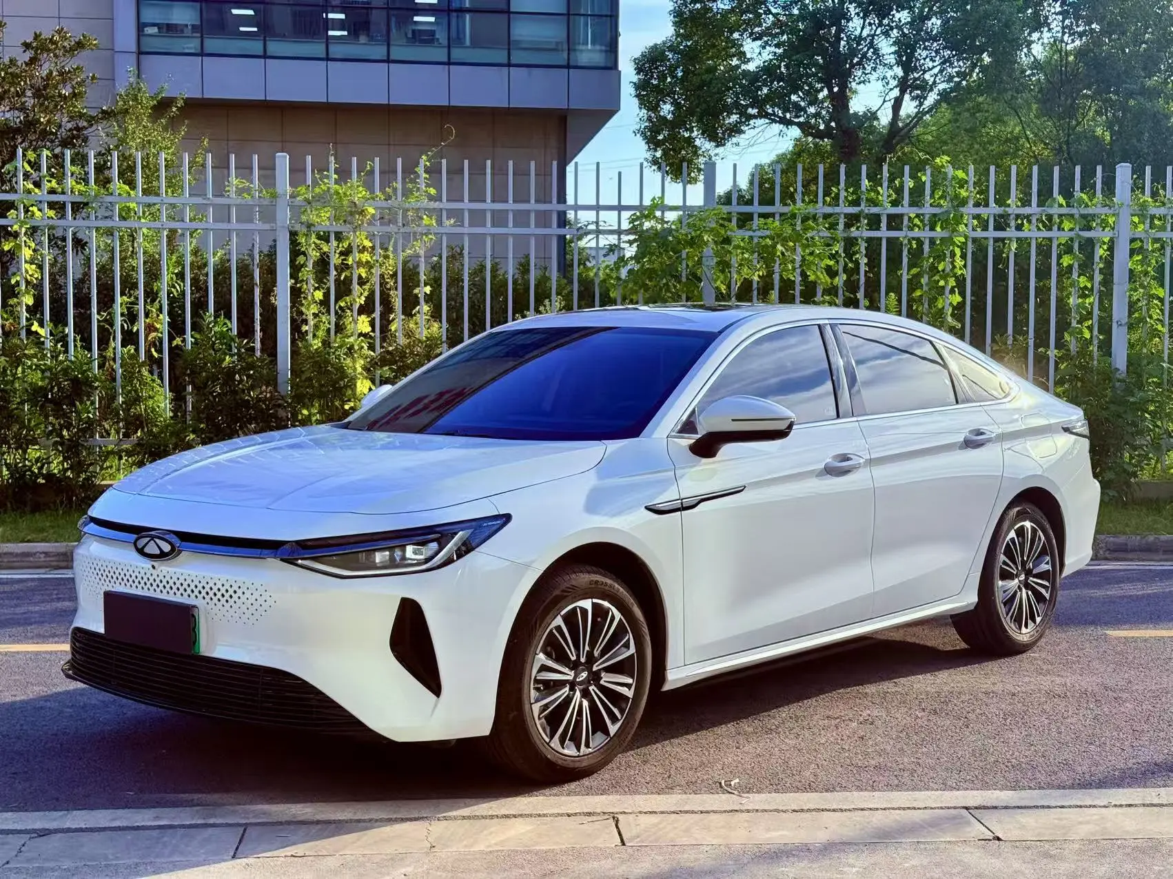 Chery Fengyun A8  из Китая