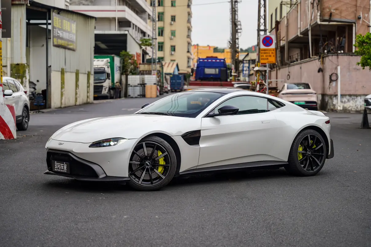 Aston Martin Vantage  из Китая