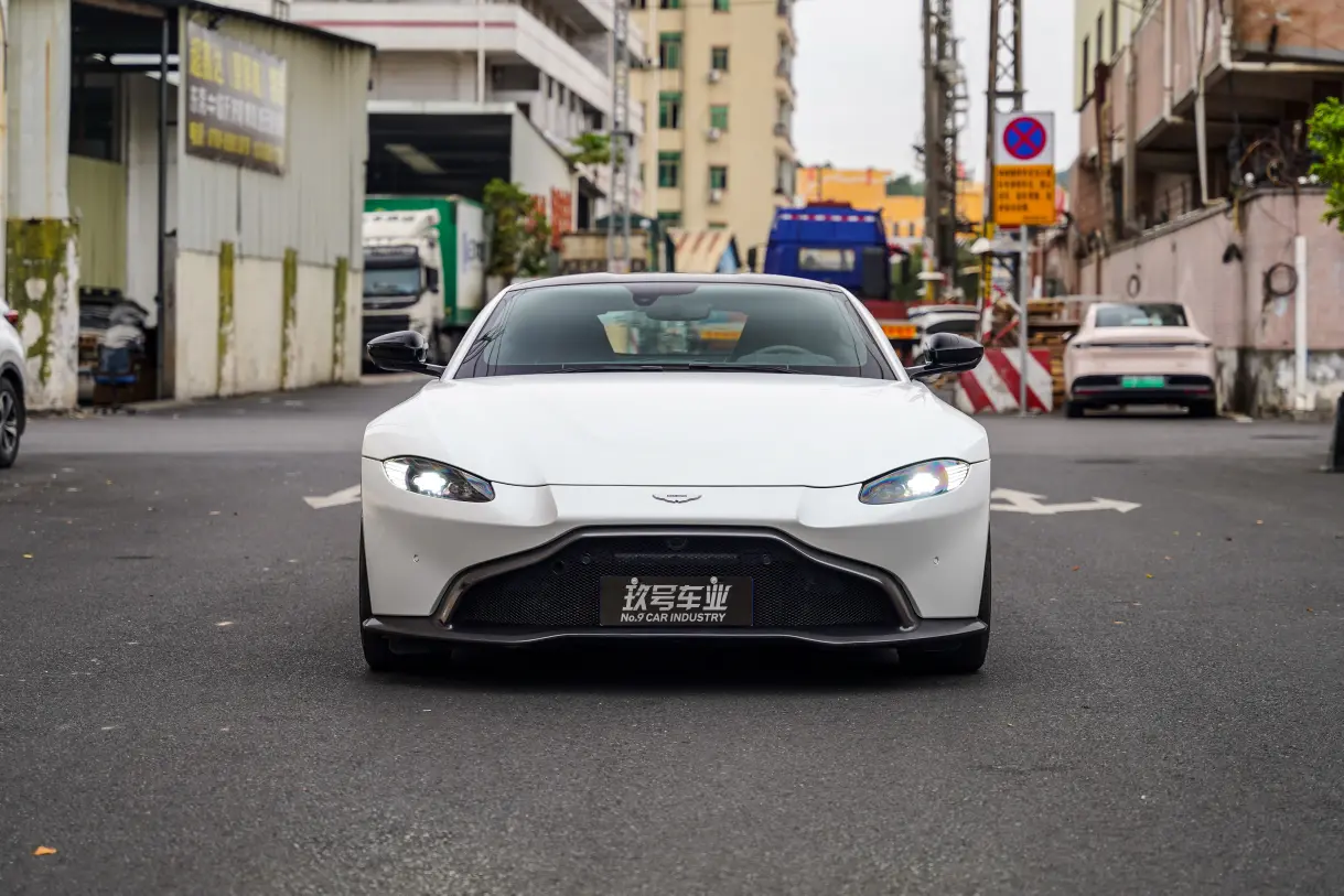 Aston Martin Vantage  из Китая