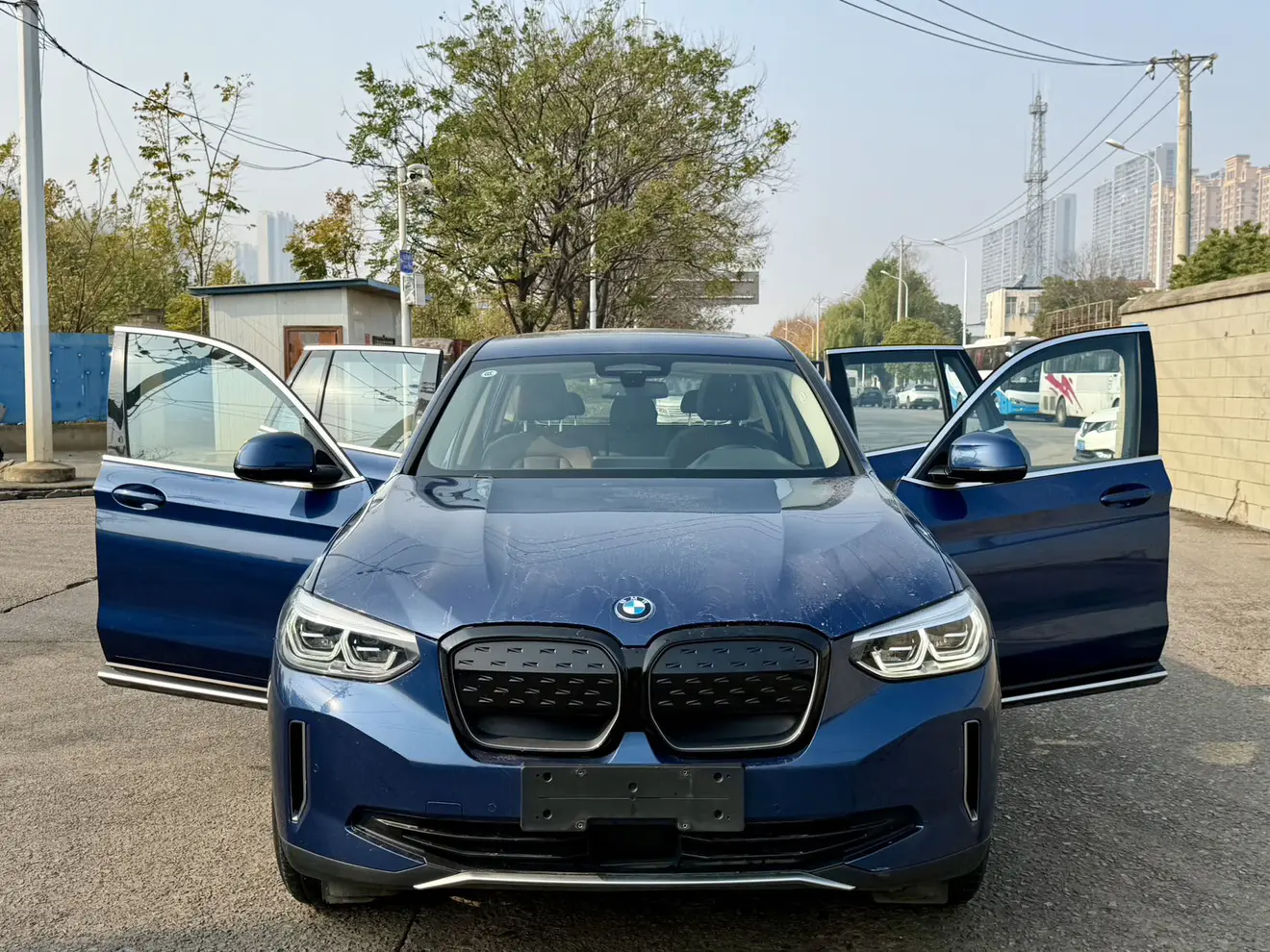 BMW iX3  из Китая