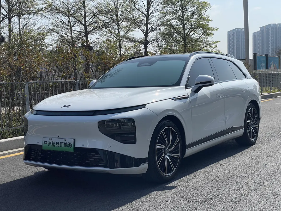 Xpeng G9  из Китая