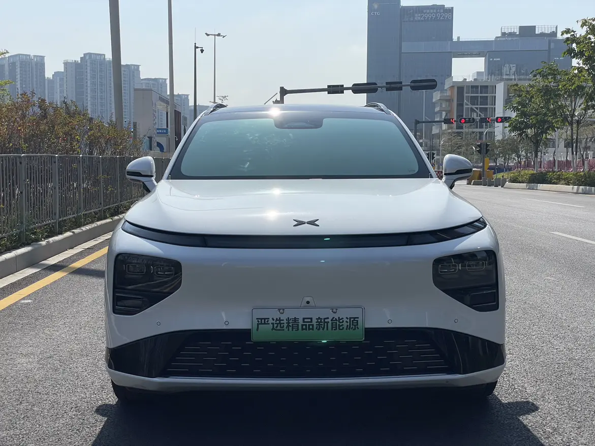 Xpeng G9  из Китая