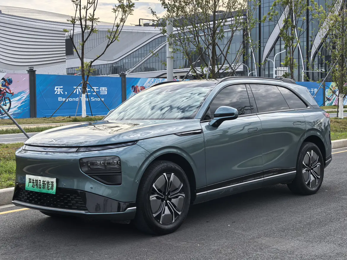 Xpeng G9  из Китая