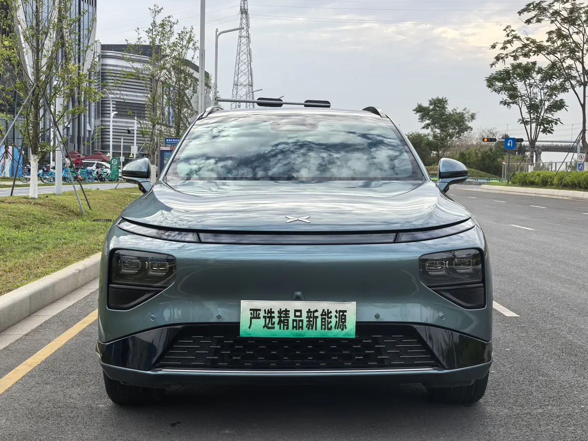 Xpeng G9  из Китая