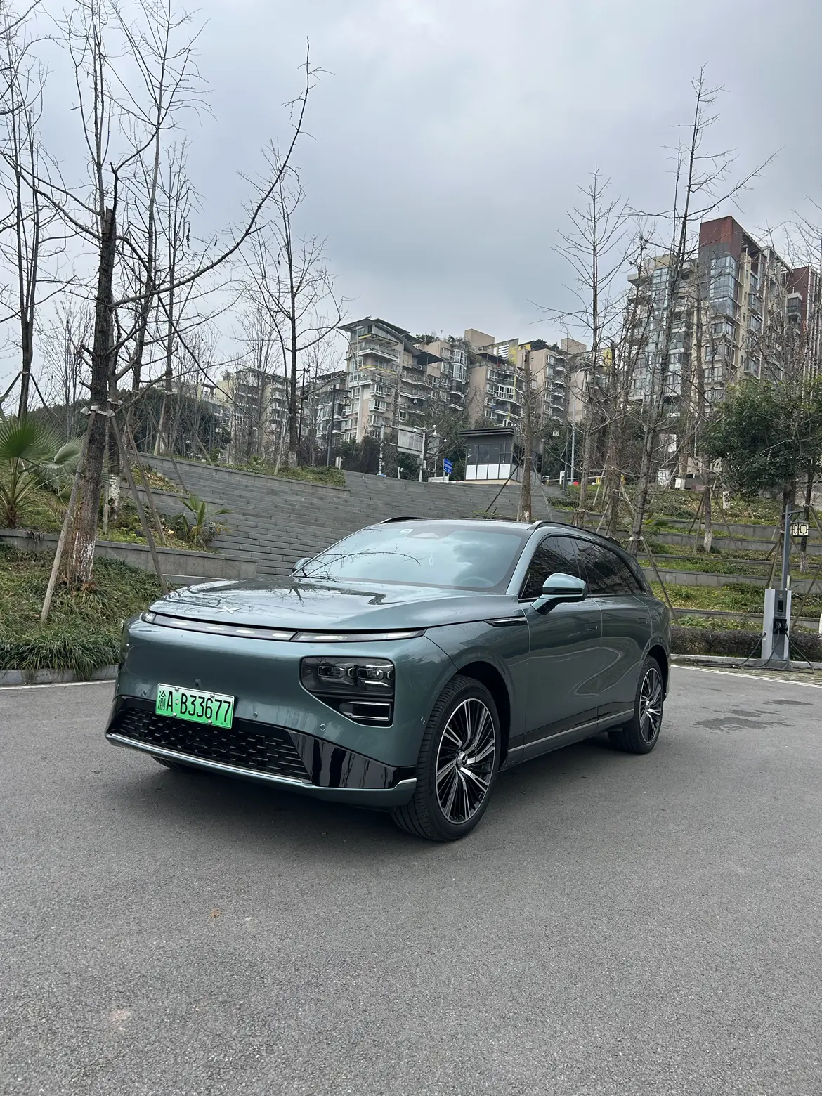 Xpeng G9  из Китая