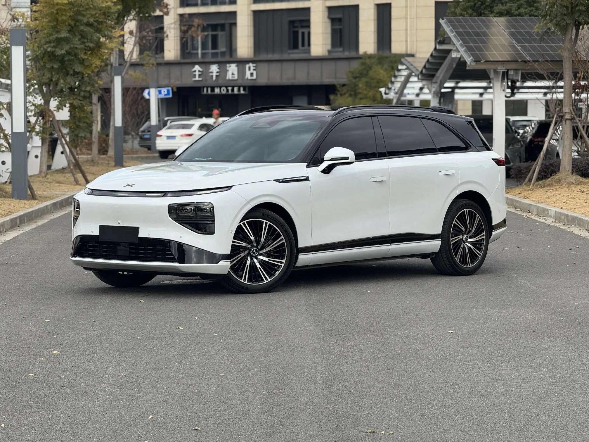 Xpeng G9  из Китая