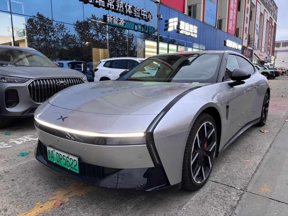 Xpeng P7  из Китая