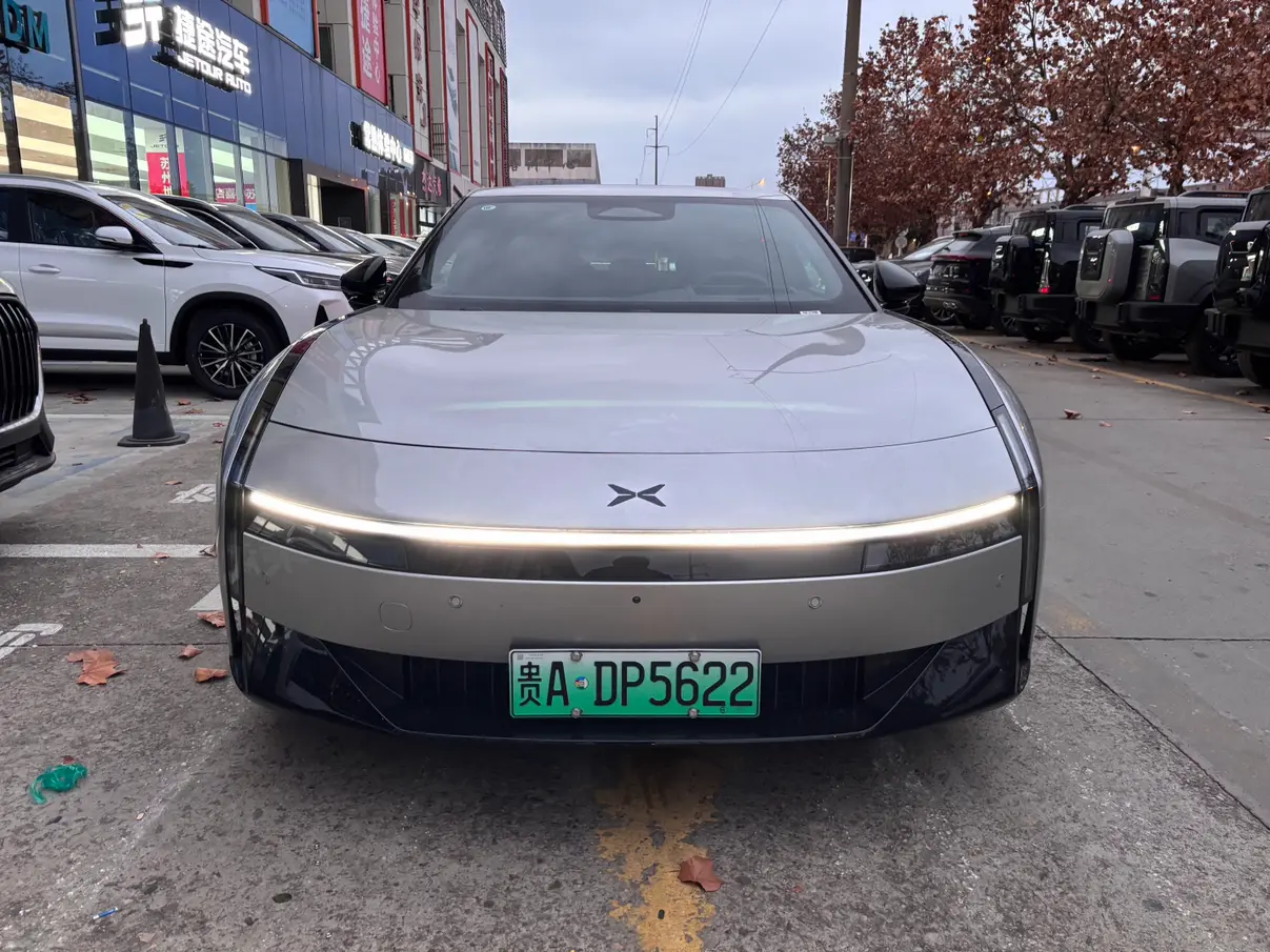 Xpeng P7  из Китая