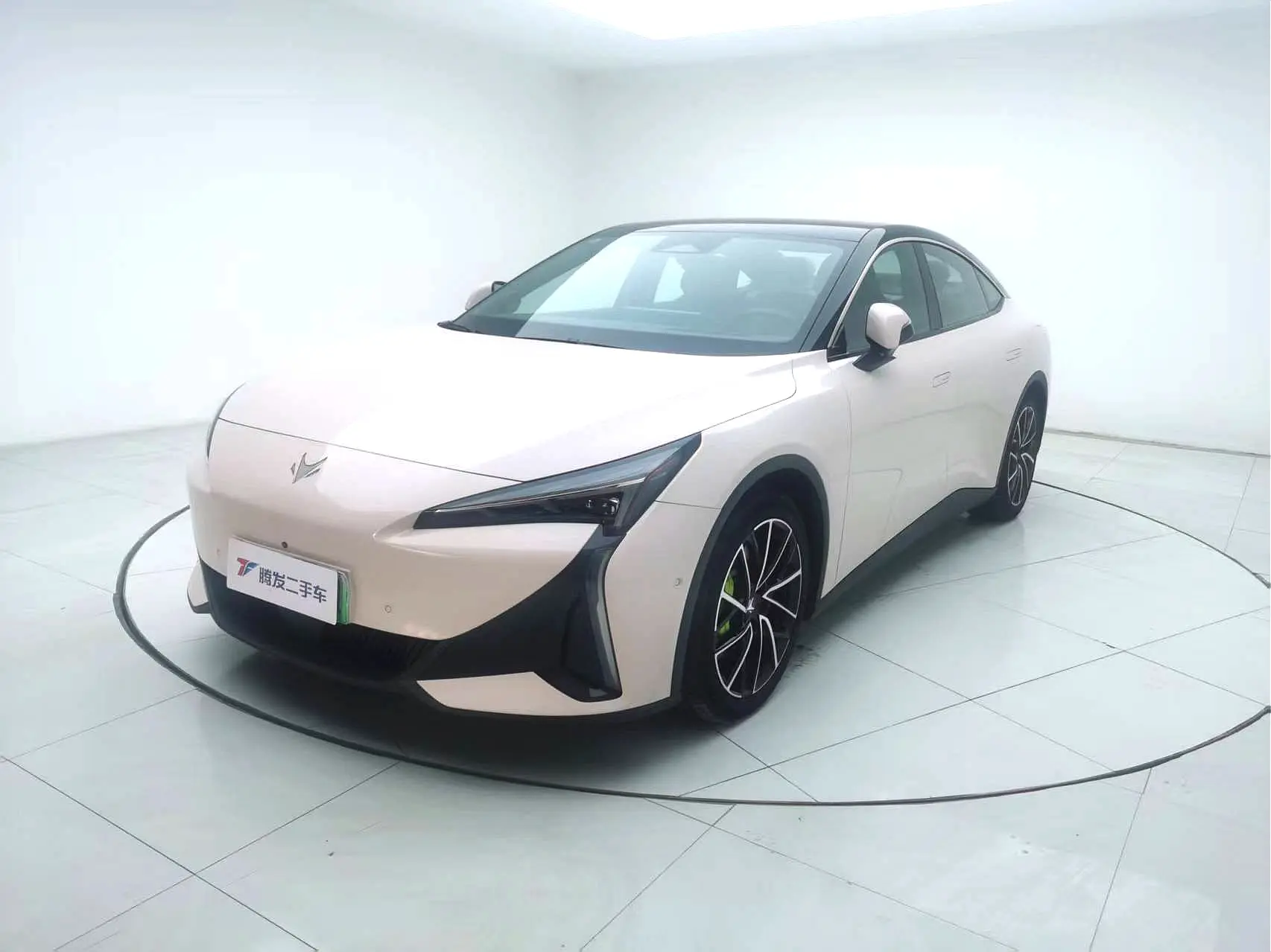 ARCFOX Extreme Fox JiFox Alpha S5  из Китая