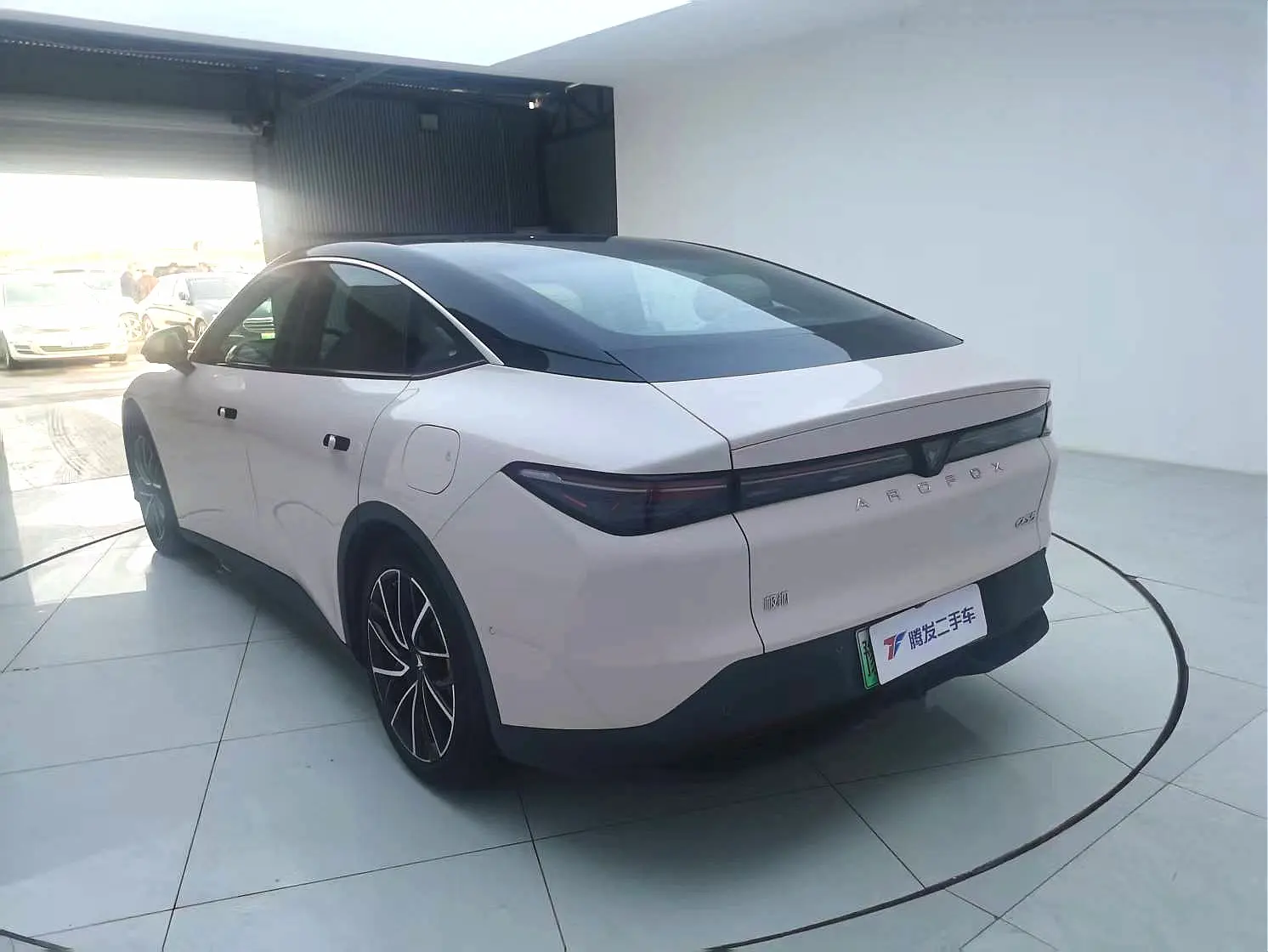 ARCFOX Extreme Fox JiFox Alpha S5  из Китая