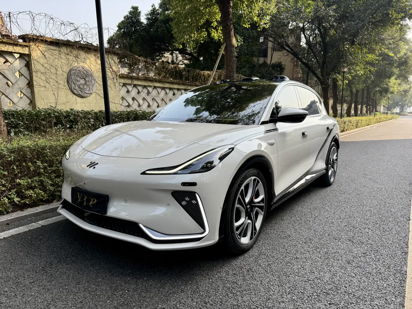 Zhiji LS7  из Китая