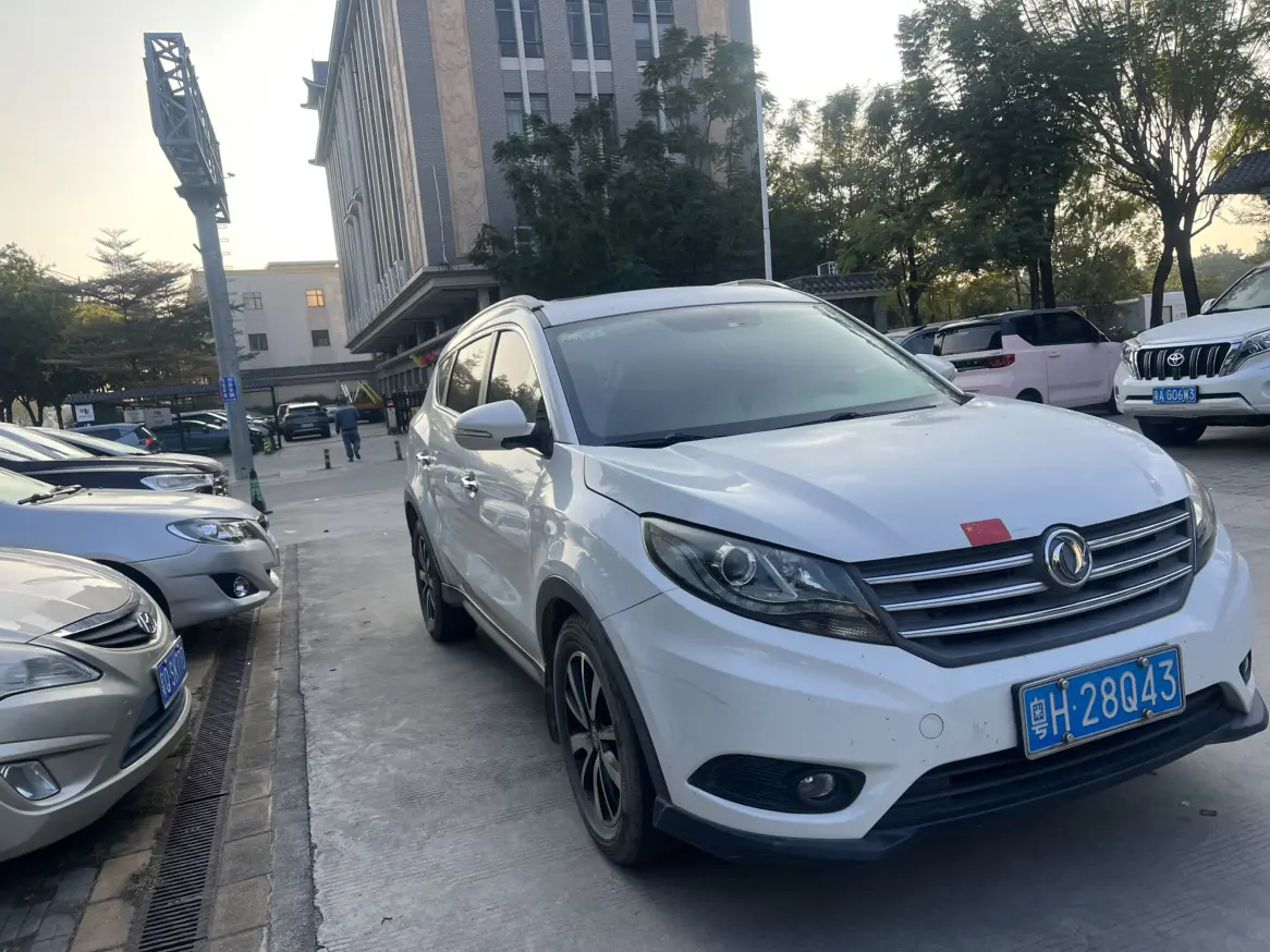 Dongfeng Fengon 580  из Китая