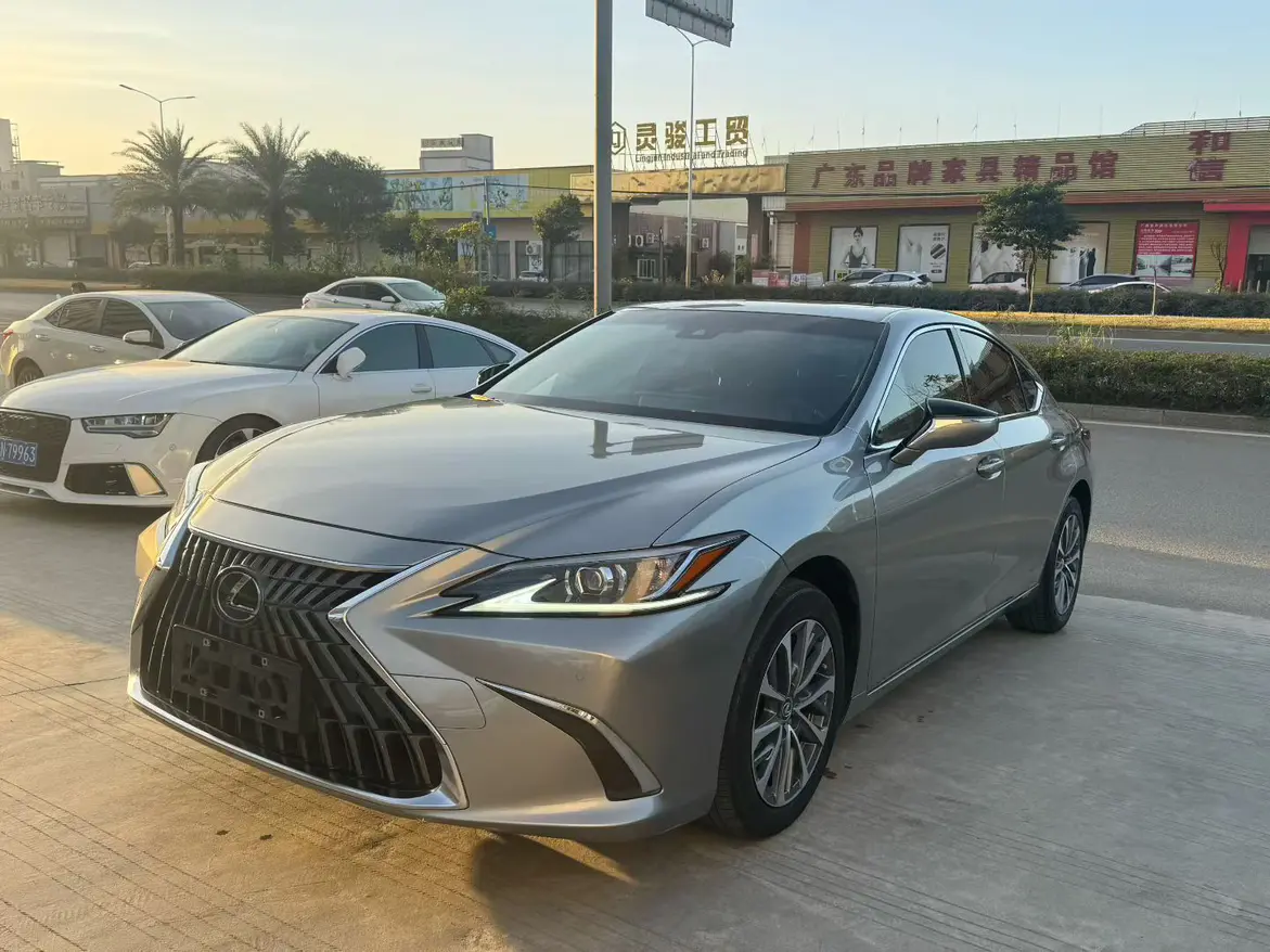 Lexus ES  из Китая