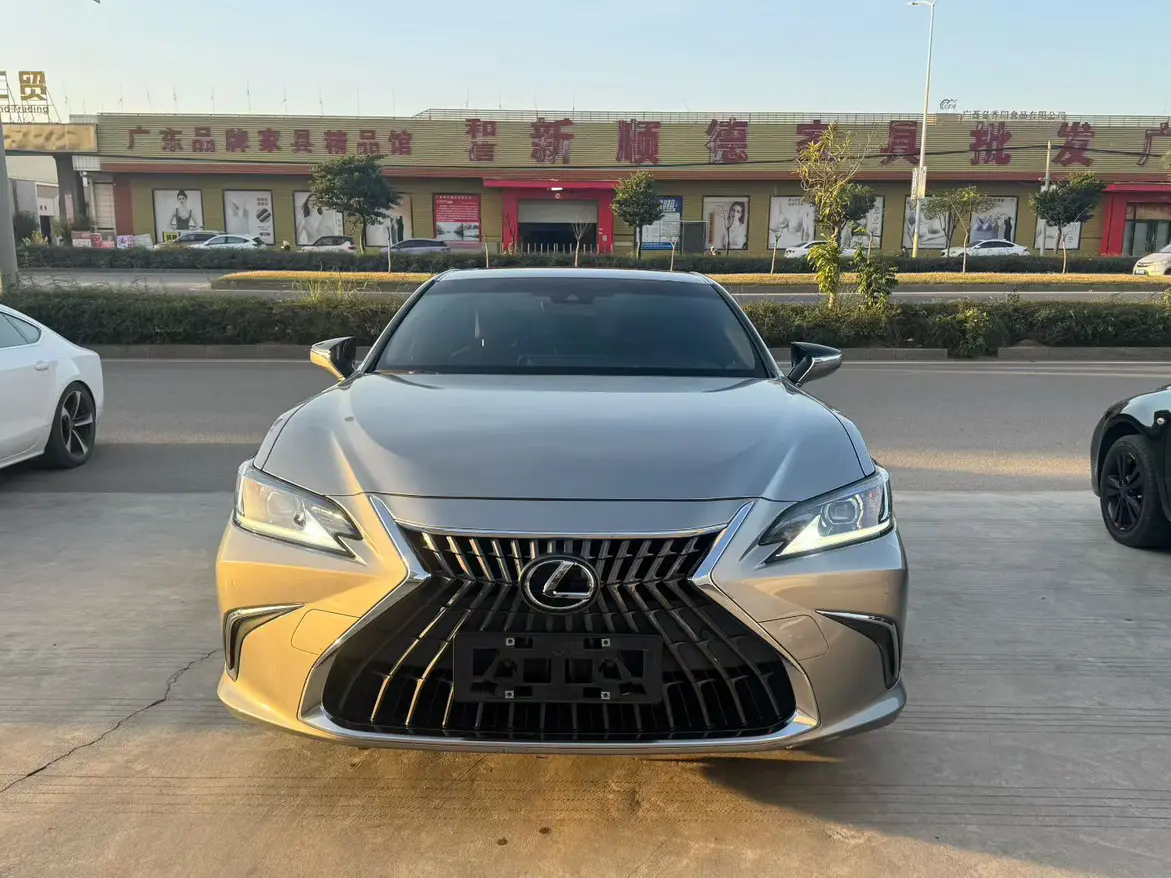 Lexus ES  из Китая