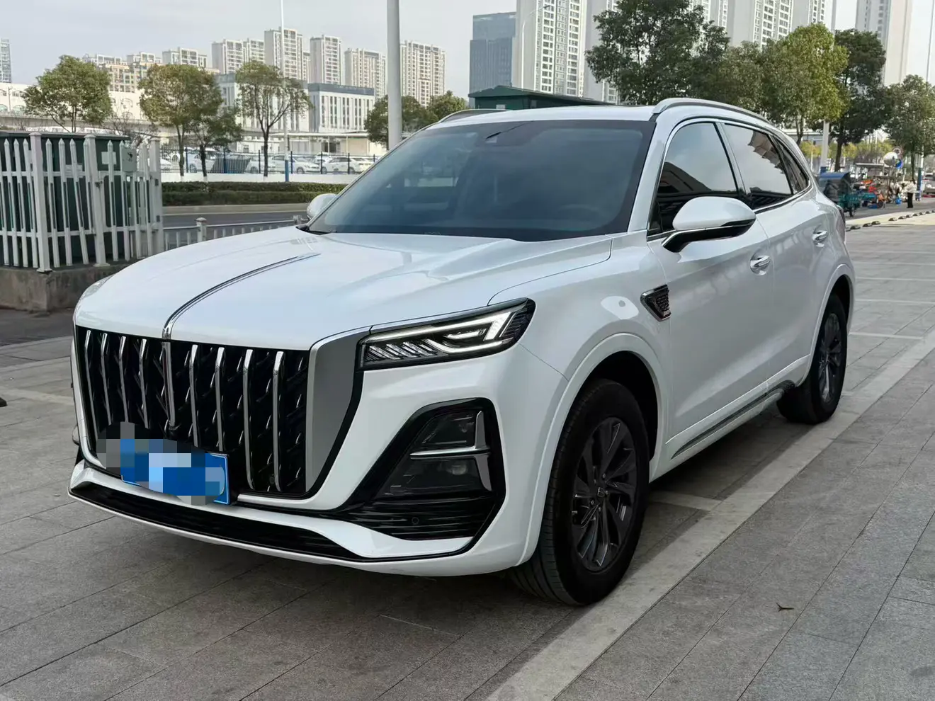 Hongqi HS5  из Китая