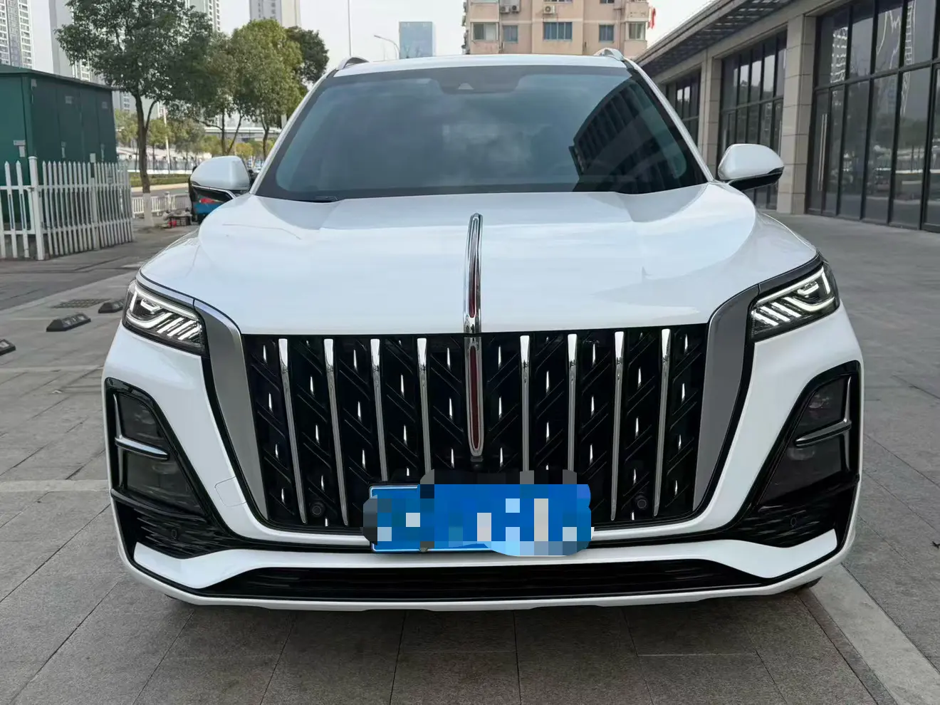 Hongqi HS5  из Китая