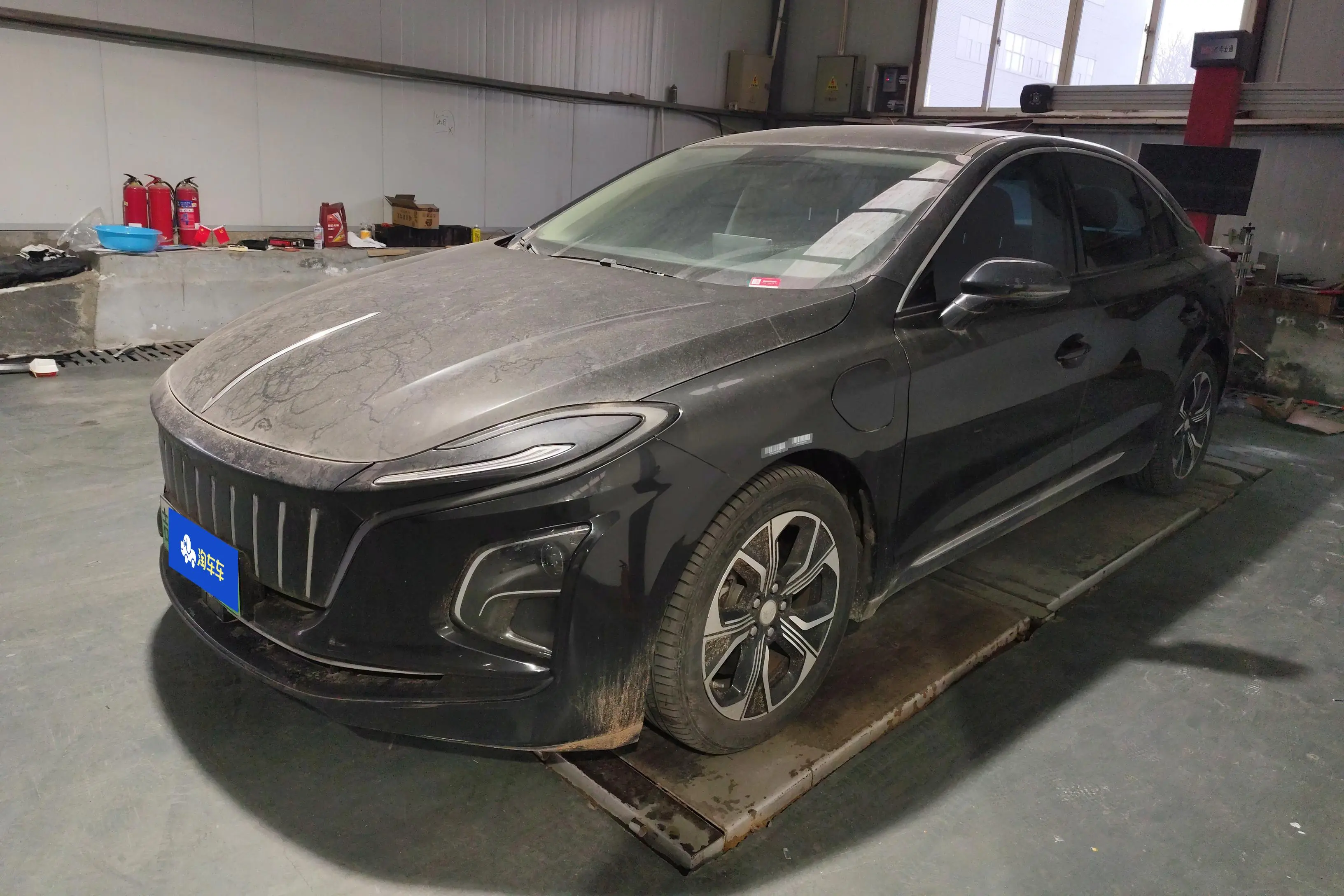 Hongqi E-QM5  из Китая