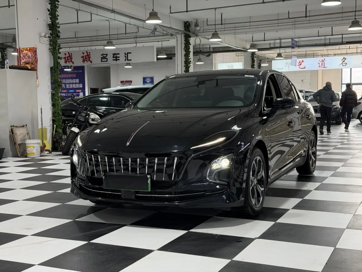 Hongqi E-QM5  из Китая