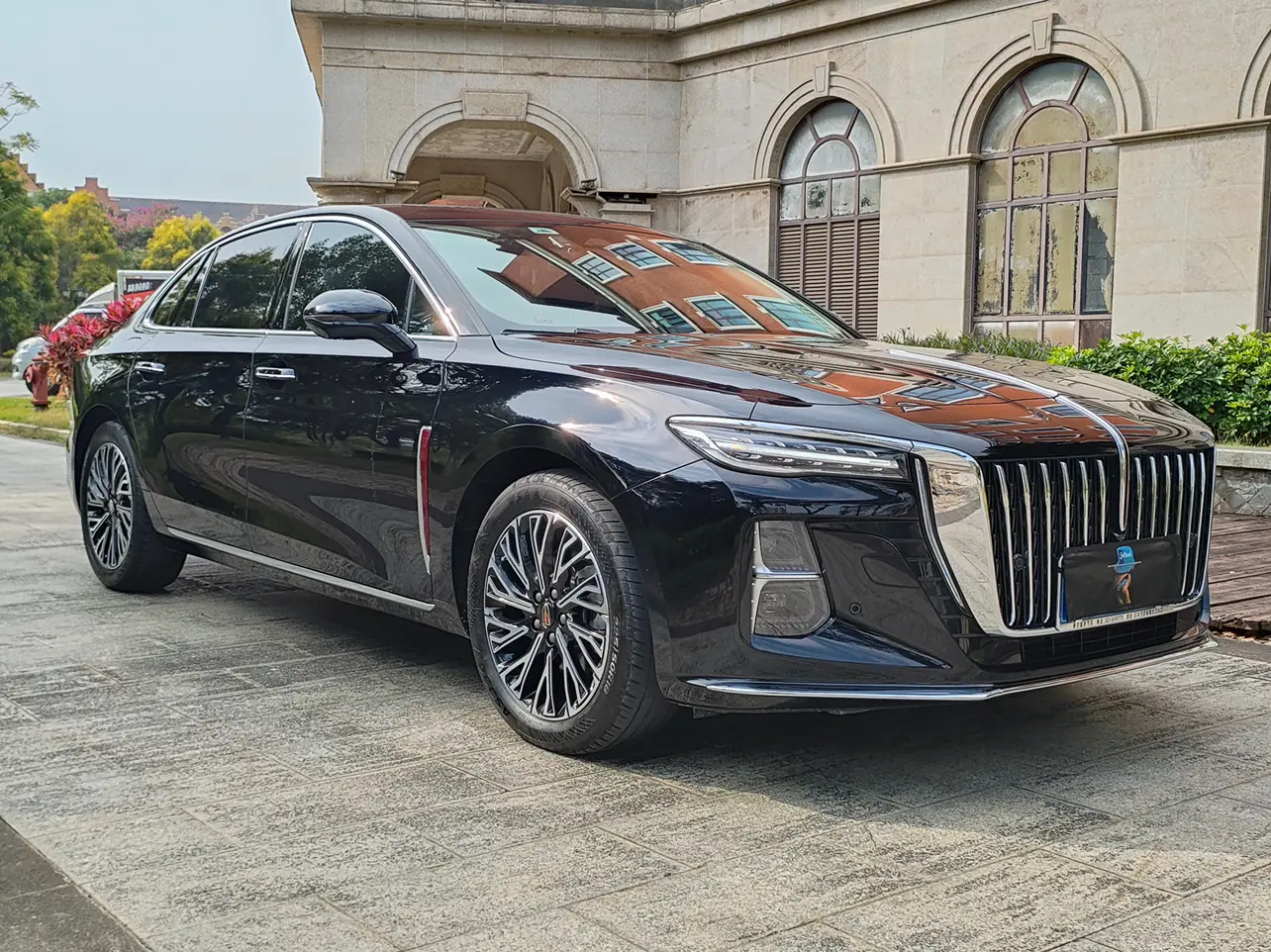 Hongqi H5  из Китая