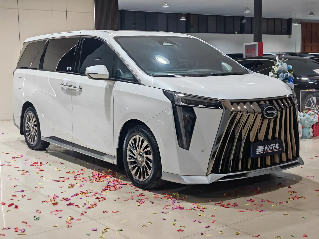 GAC Trumpchi M8  из Китая