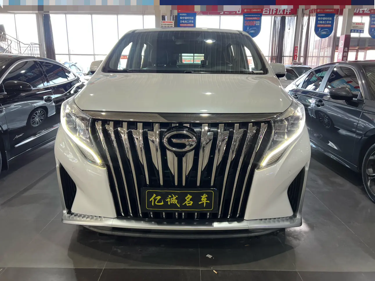 GAC Trumpchi M8  из Китая