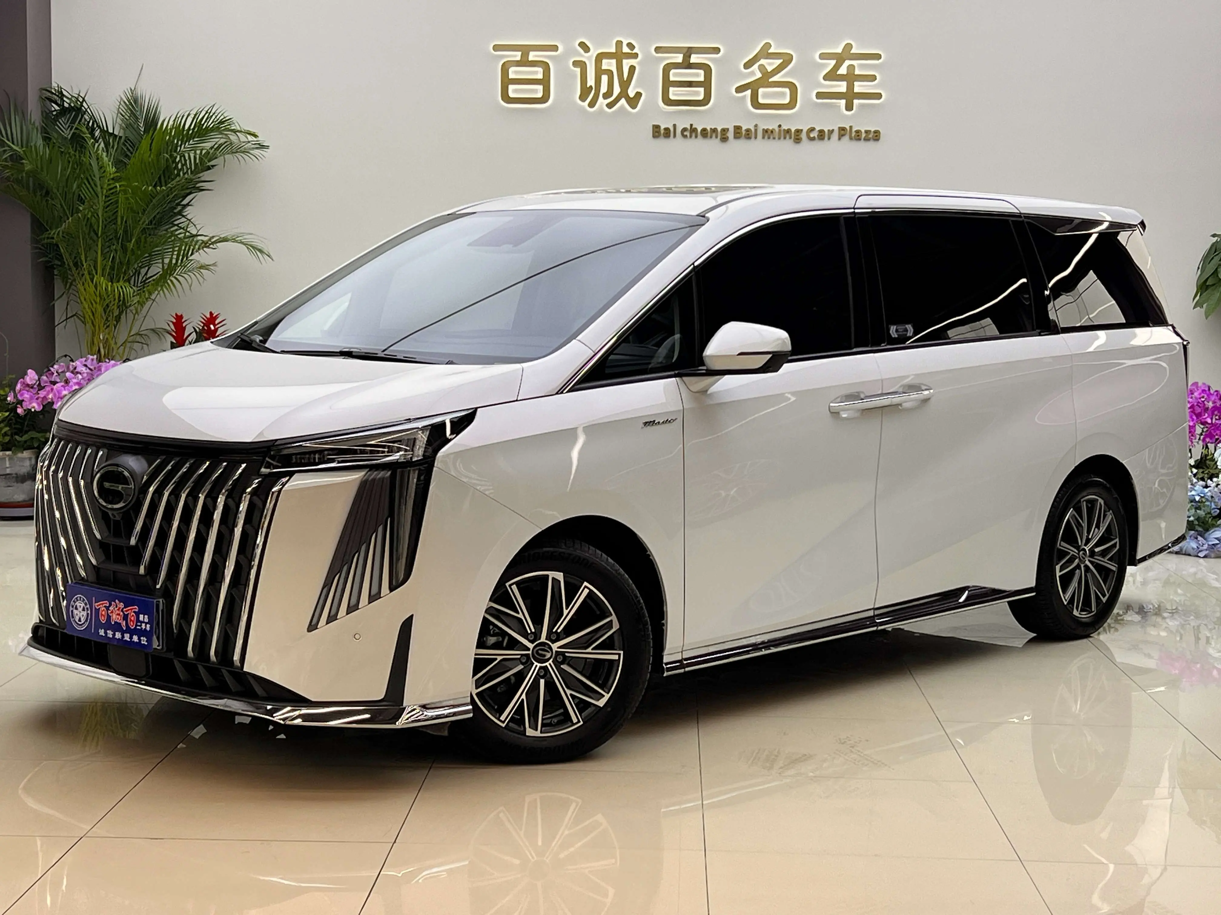 GAC Trumpchi M8  из Китая