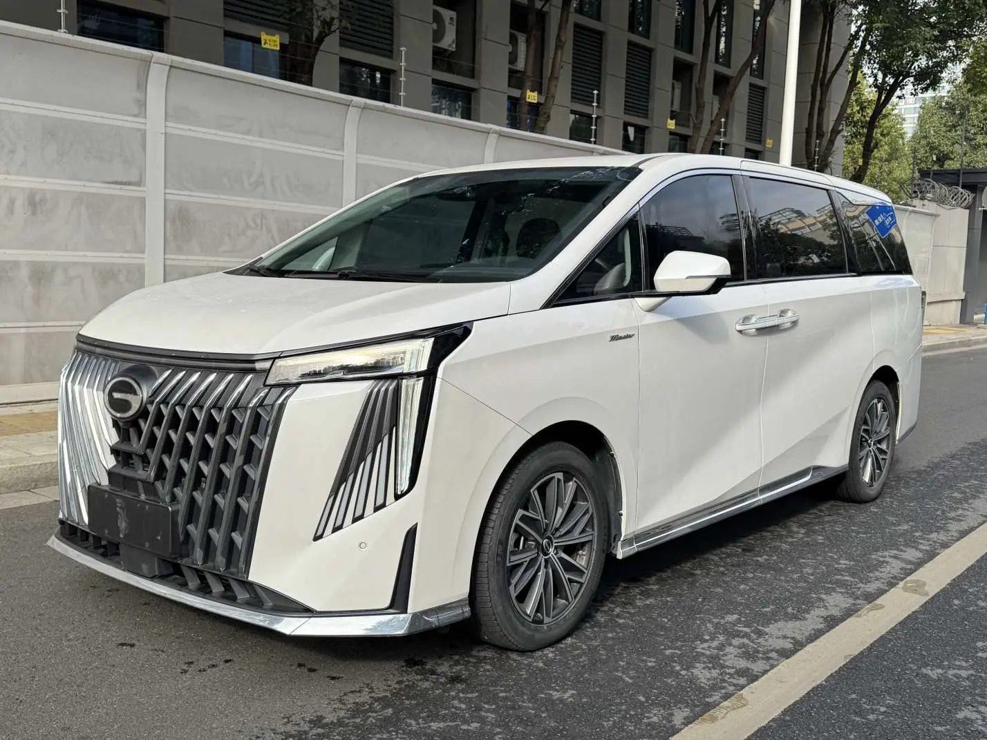 GAC Trumpchi M8  из Китая