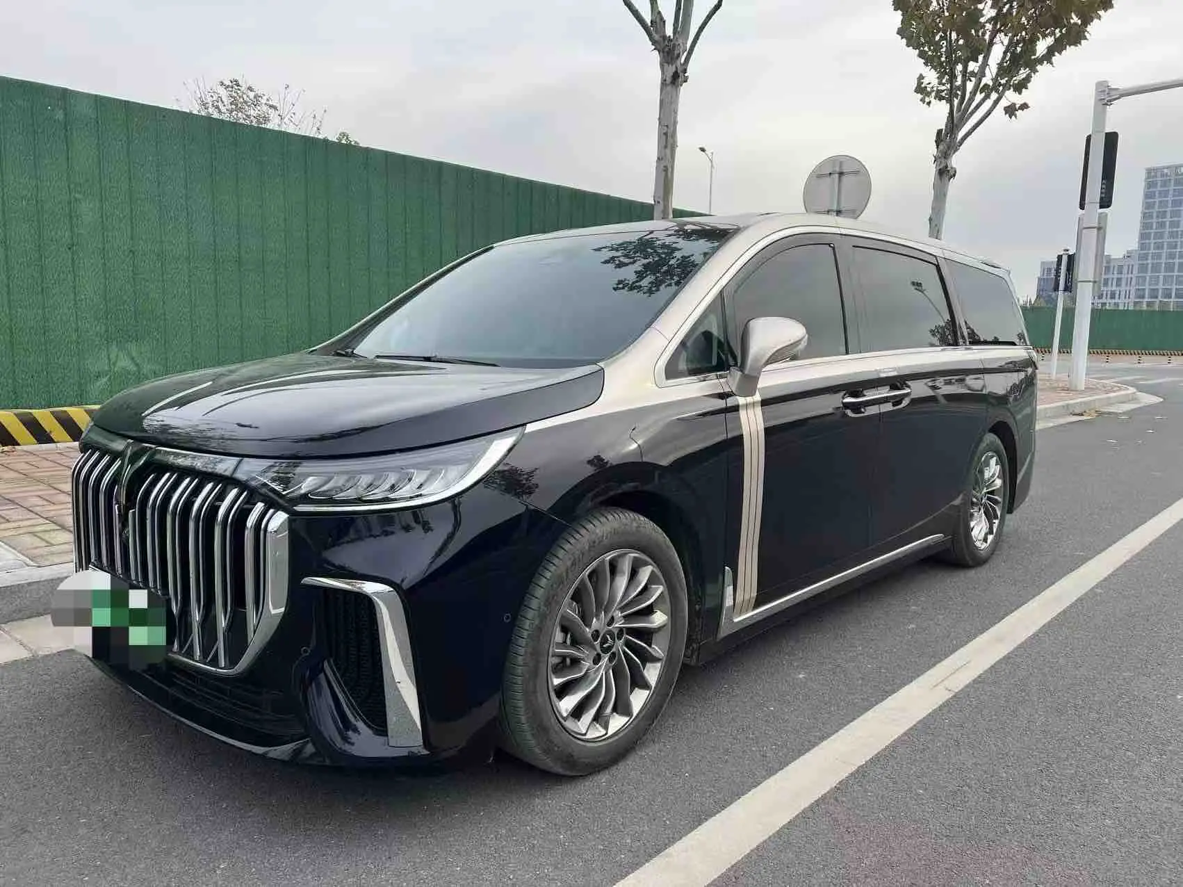 Voyah Lantu Dreamer PHEV  из Китая