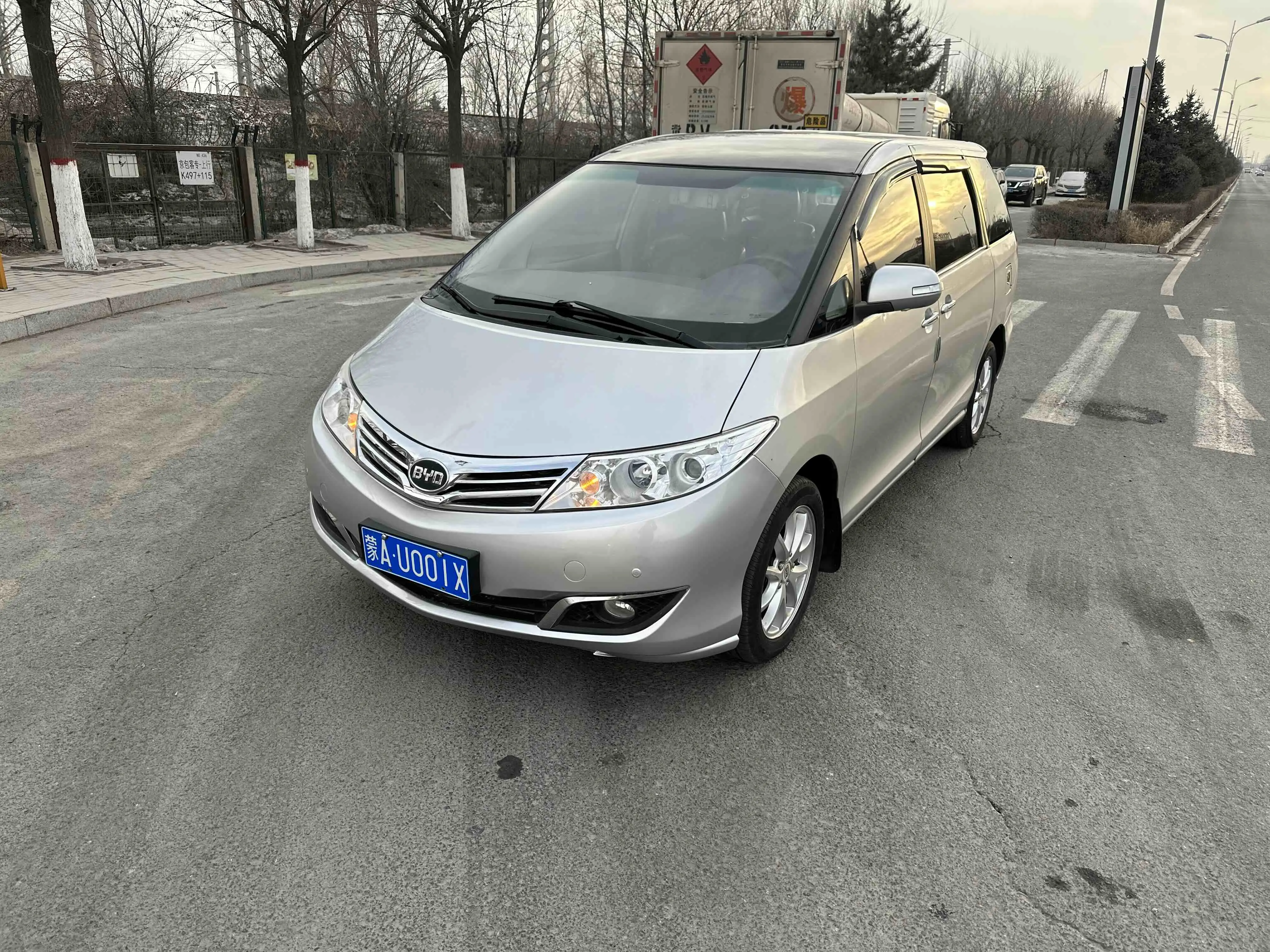 BYD M6  из Китая