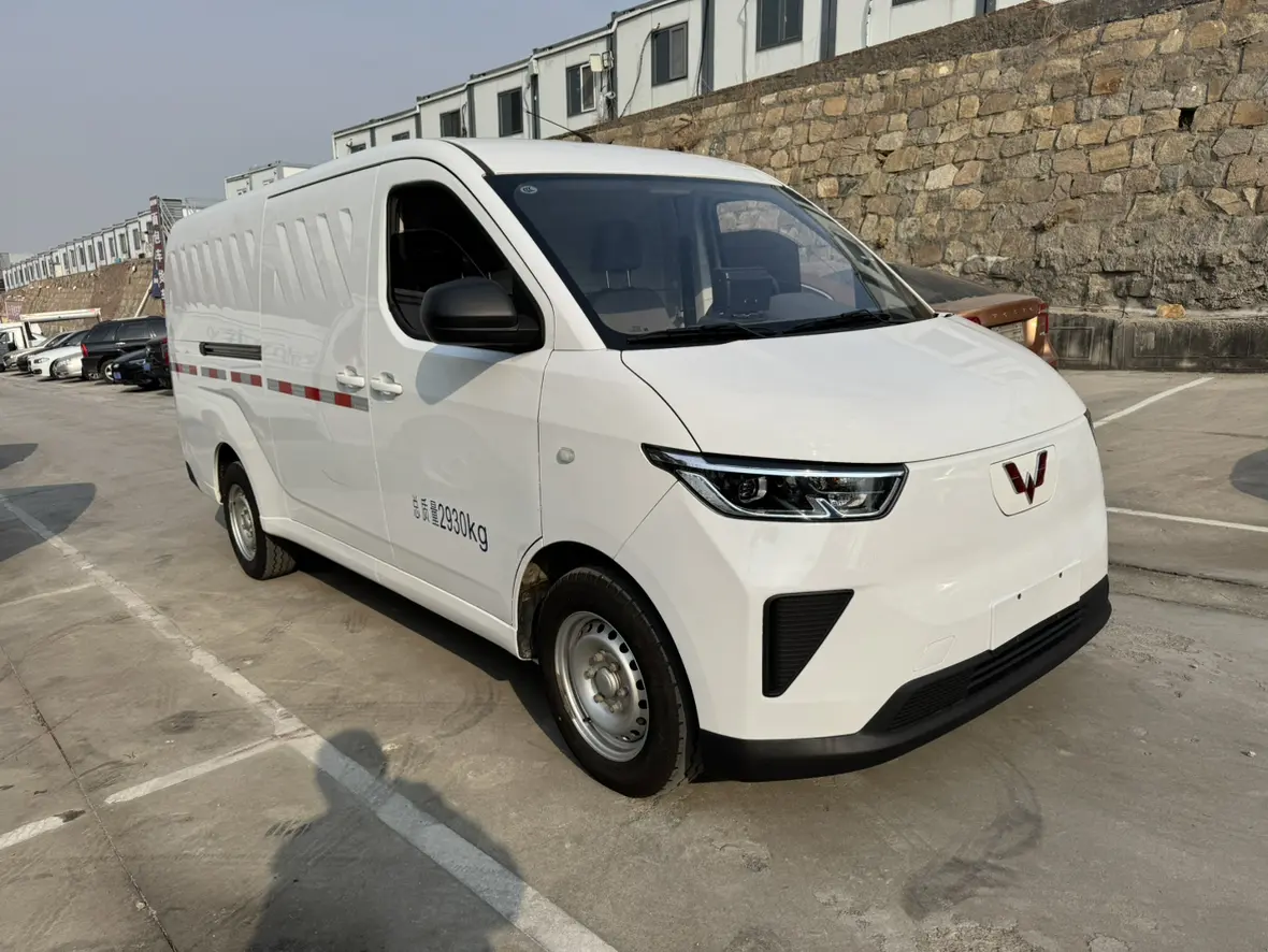 Wuling Yangguang  из Китая