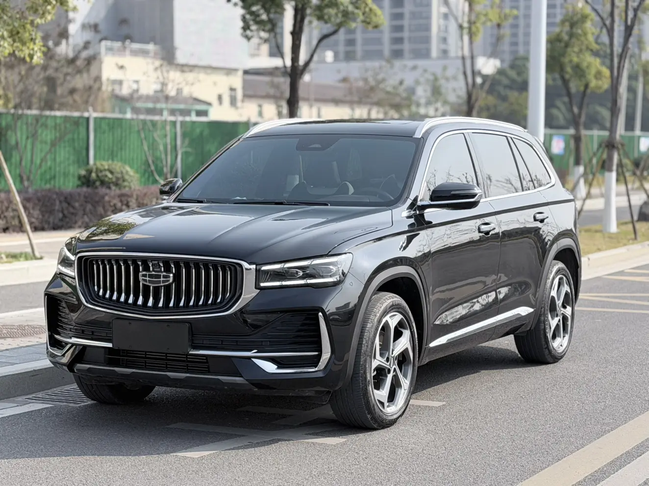 Geely Monjaro (Xingyue L)  из Китая