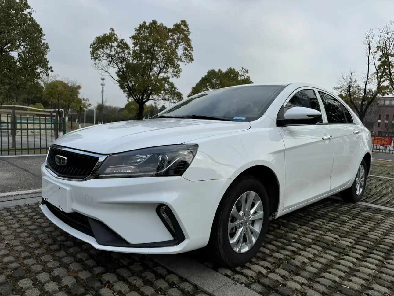 Geely Emgrand  из Китая