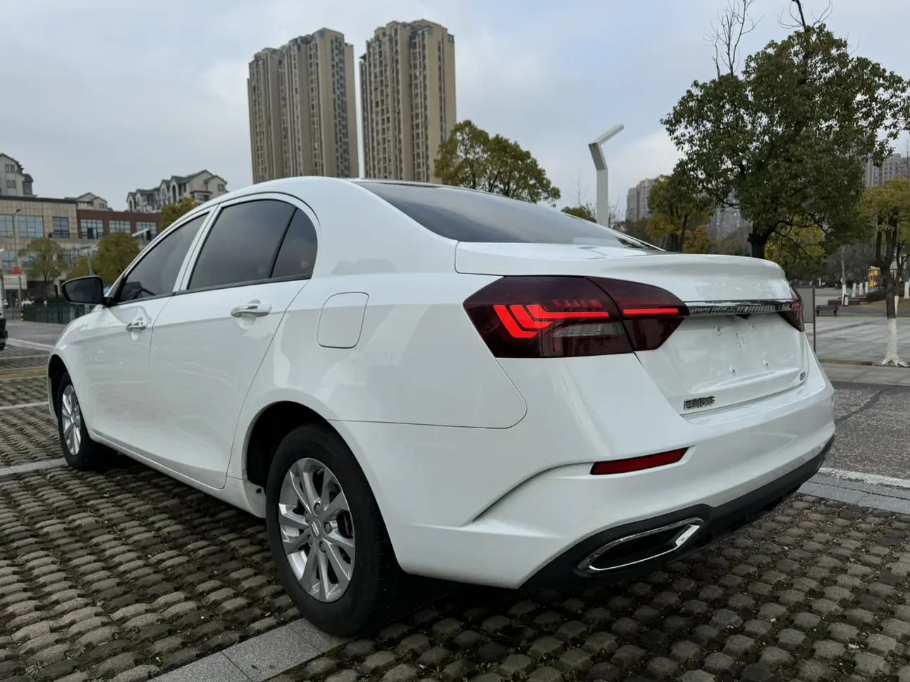 Geely Emgrand  из Китая