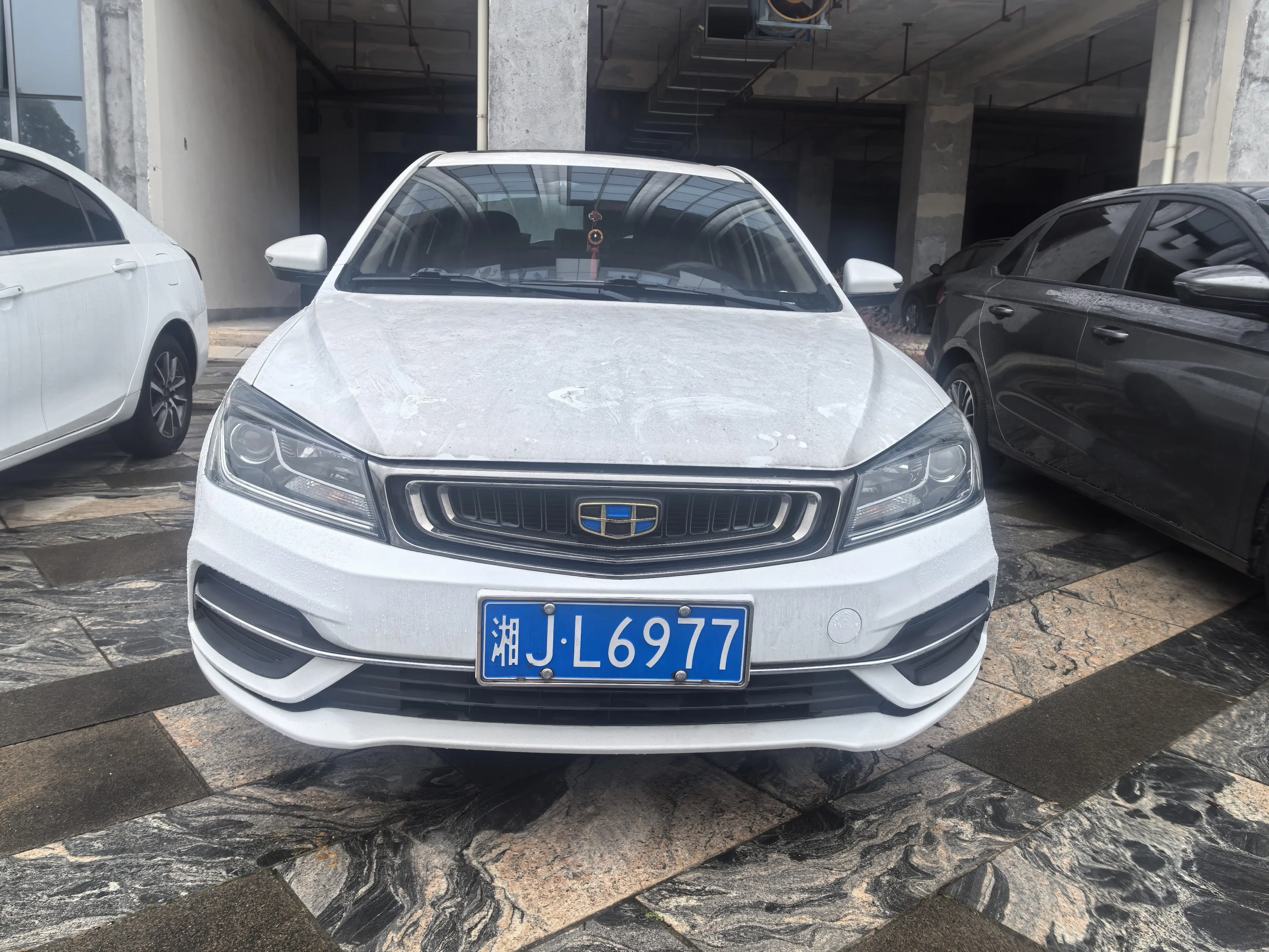 Geely Emgrand  из Китая
