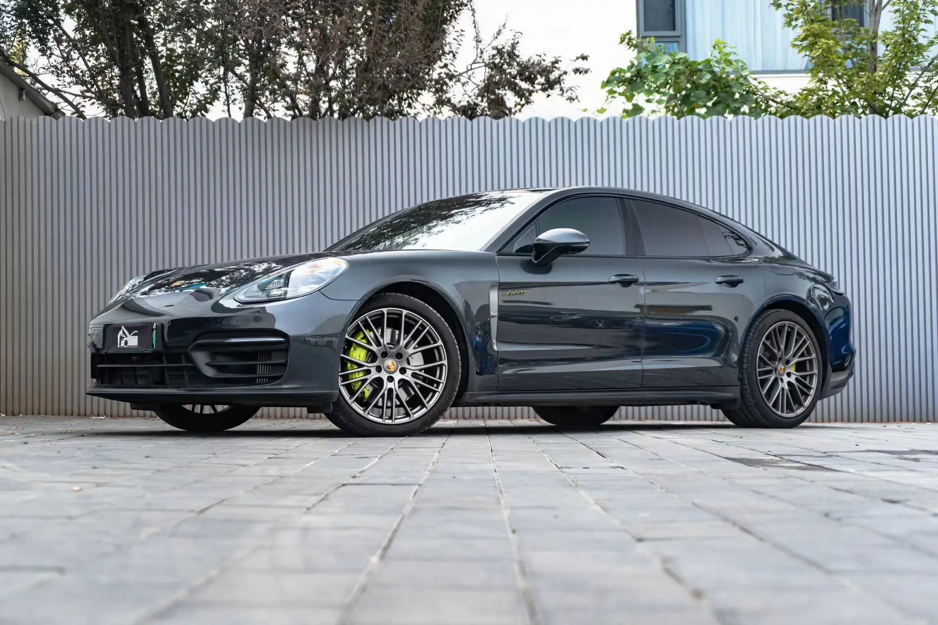 Porsche Panamera E-Hybrid  из Китая