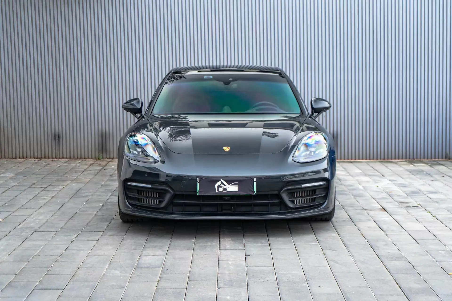 Porsche Panamera E-Hybrid  из Китая