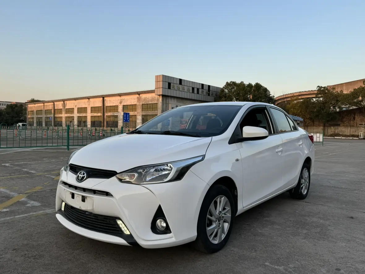 Toyota YARiS L Enjoy  из Китая