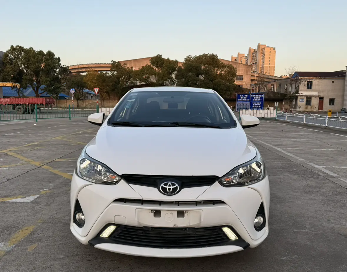 Toyota YARiS L Enjoy  из Китая